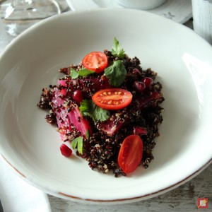 Quinoa mit Tomaten und Randen